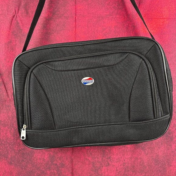 AMERICAN TOURISTER CARRY ON SHOULDER DUFFLE BAG ADJUSTABLE STRAP, BLACK, ZIPPER - Picture 3 of 11